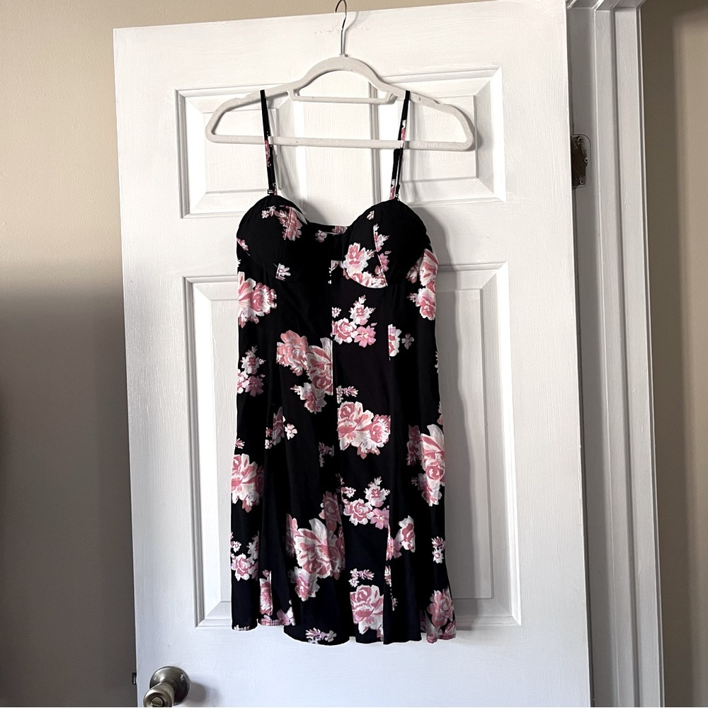 Black floral romper American Eagle Outfitters Size L